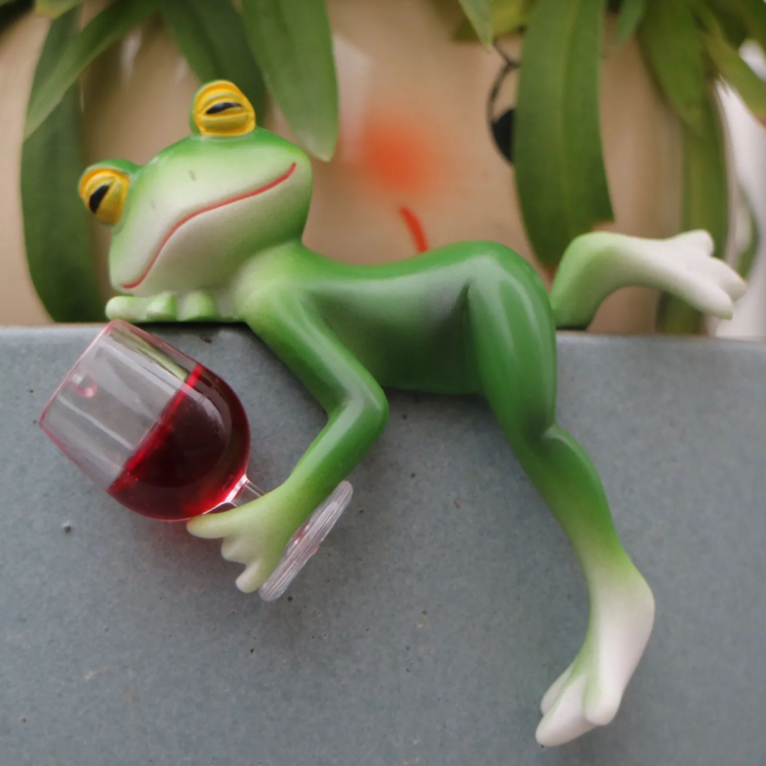 Terrarium Glass Bottle - Um encantador ornamento de sapo verde